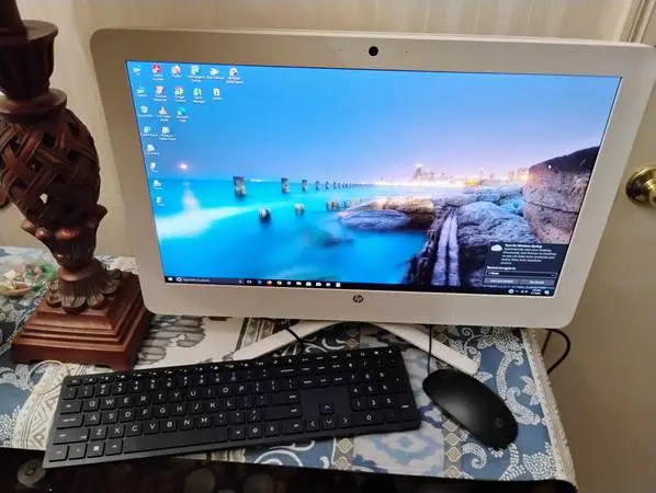 HP 22 Pavilion All in One desktop computer with games and movies