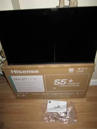 Hisense 32 Full HD SMART TV for PARTS/REPAIR (2025 MODEL!)