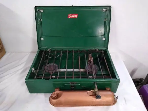 Vintage mid-1950s COLEMAN 413E Camp Stove - 2nd version - Tested/Works