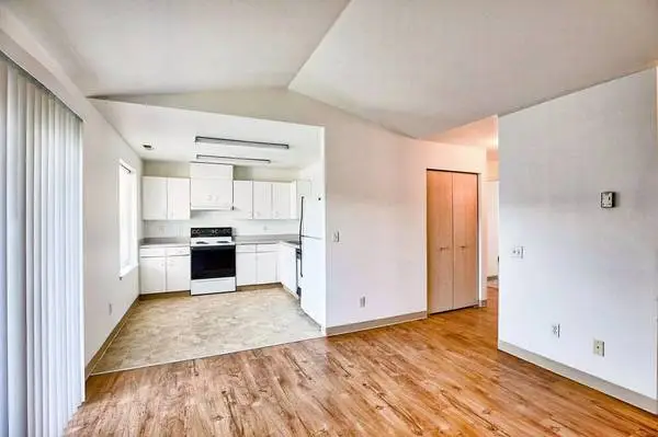 Looking for the ideal 3 bed / 2 bath? Check out community!