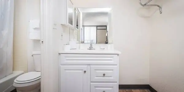 Close to Airport, Package Receiving, Microwave
