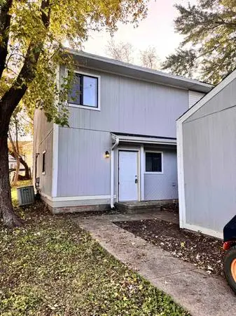 Remodeled 3 bedroom, 2 bath town home in des moines