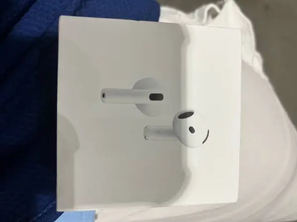 Airpod 4 with active noise cancelation