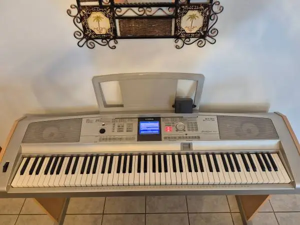 YAMAHA DGX-505 88 KEYS GRAND