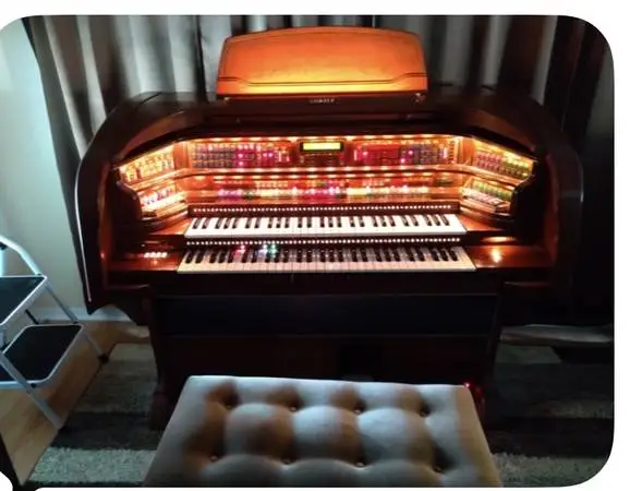 LoweryMajestic organ