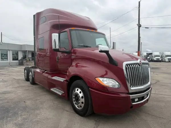2023 INTL LT625 SLEEPER W/APU