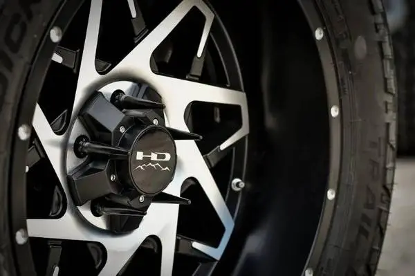 Spike lug nuts - Metal Lugz - Spline lugs - Shank spikes
