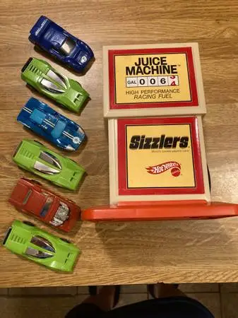 Hot wheels sizzlers juice machine + 6 cars