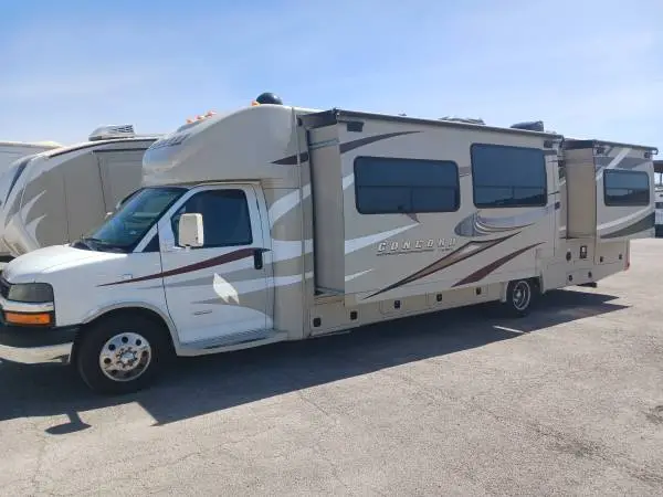 2015 Coachman Concord 300 DS Class C, two slides