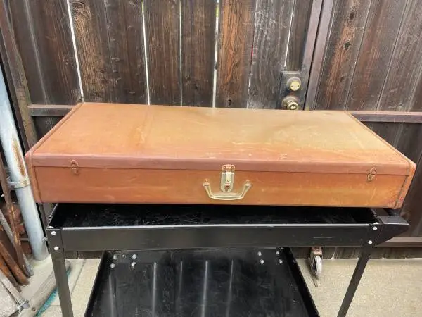 Vintage Metal storage case, 42 inch x 18 x 6