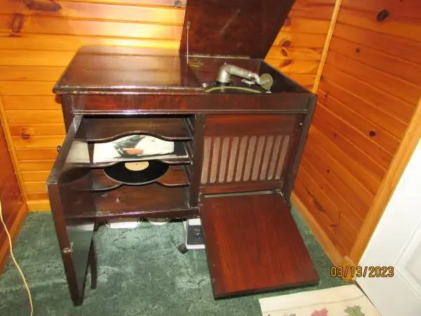 The Pooley Phonograph
