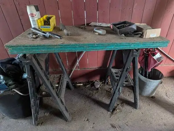 Kobalt saw horses/foundation to make working table