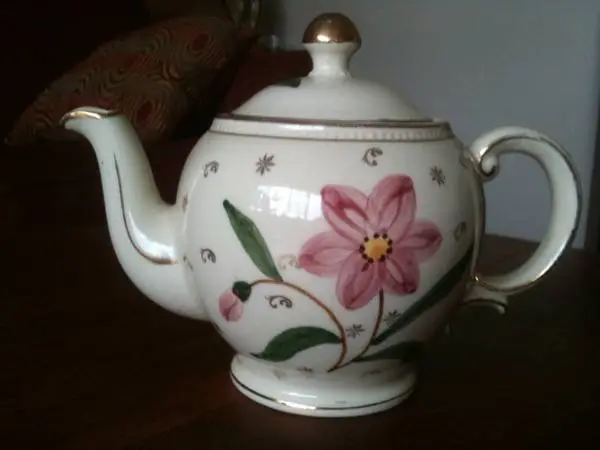 vintage 1940s Shawnee Pottery teapot