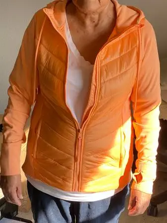 Avia Womens Jacket Hooded Size Small S (4-6) Pale Orange Chevron Quilt