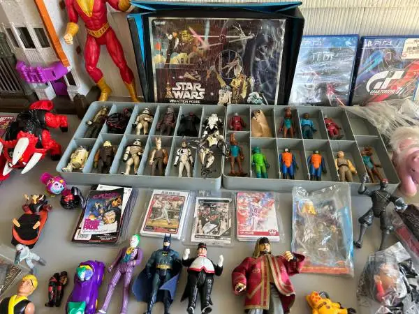 Huge Yard Sale 1112 Mayflower Dr. Sat 06/13