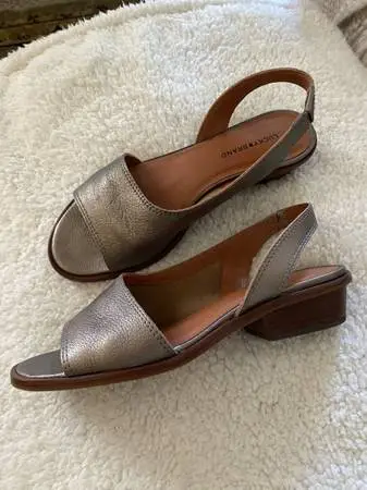 New pair of ladies sandals size 8