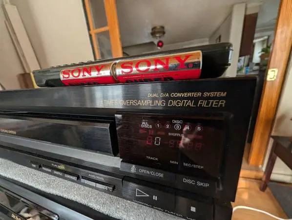 CD (5) Disc Changer by Sony w/Remote Control Text or Call