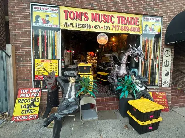 Top Cash paid for vinyl records MEMORABILIA cds AUTOGRAPHS cassettes FLYERS