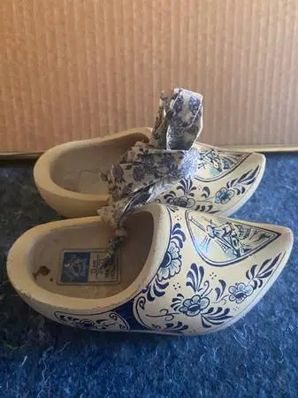 Set of 2 Vintage Junora Holland Dutch Yellow & Blue Wooden 6” Shoes