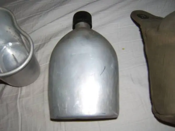 WW2 U.S. Canteen dated 1945 on canteen and cover
