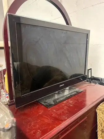 Samsung 40” Inch Flat Screen High Definition TV LCD LED Television Set