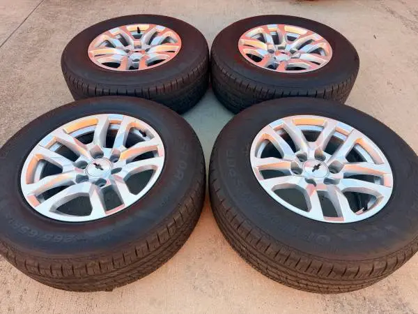 LIKE NEW OEM CHEVY TAHOE SUBURBAN SILVERADO GMC WHEELS 18 INCH