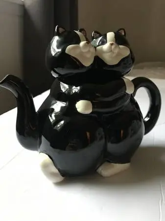 CAT FINGURINE COLLECTIBLES