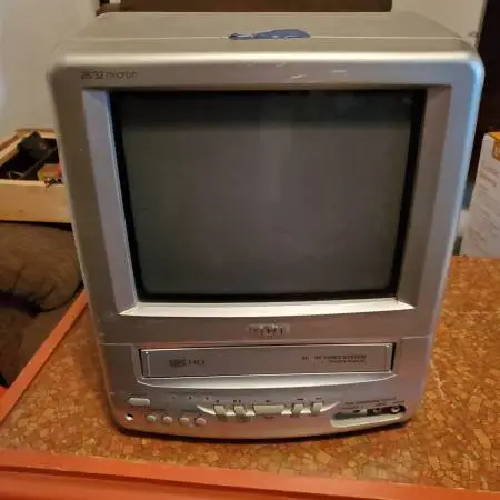 RCA Television VHS Combo T09085 gray silver 9 retro gaming TV