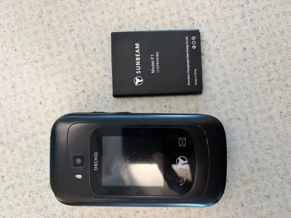 Sunbeam F1 Flip Phone – Unlocked