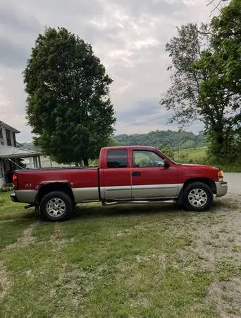 2005 GMC Sierra 4x4 Truck