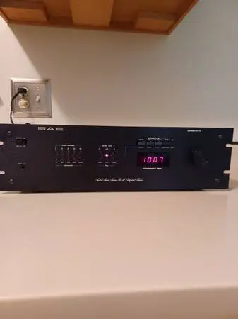 SAE 3200 FM tuner