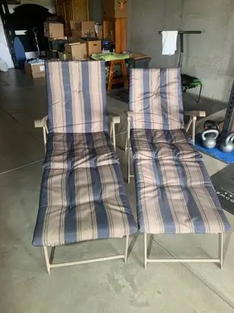 Lounge Chairs / Savannah Chase Gardens
