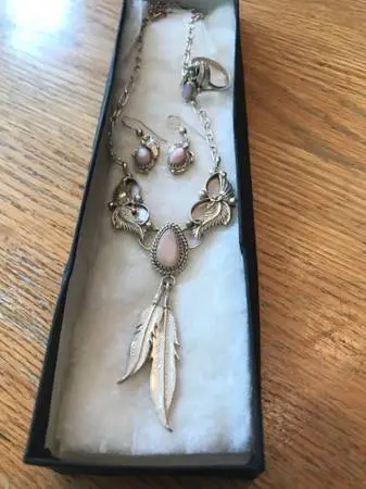 Rose stone necklace set