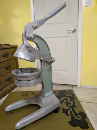 heavy-duty cast aluminum commercial-style citrus press,