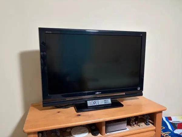 Sony BRAVIA KDL-37XBR6 37-inch Full HD TV