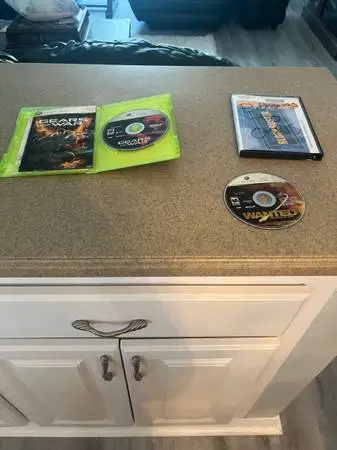 2 XBOX 360 XBOX Live Games Gears of War and Wanted Weapons of Fate