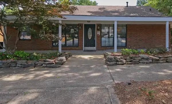 Rent an amazing 750 Sq Foot 1 bed / 1 bath near transit!