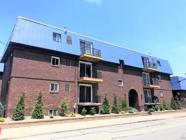 1BR Apartment in Sharpsburg on Main St with Parking, AC and Laundry!