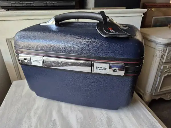 American Tourister Train Case