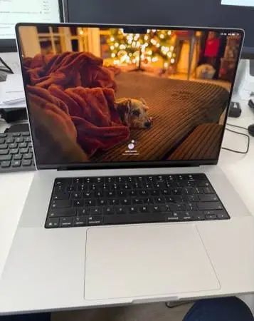 MacBook Pro 16 M5 Max - 128GB RAM - 4TB SSD - Like New (Warranty 2026