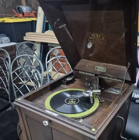 1923 Victrola phonograph