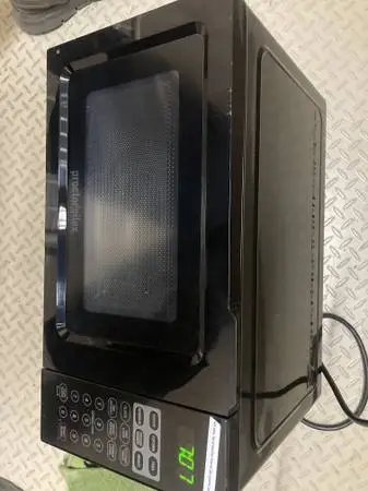 Microwave,black,700w,110v,digetal,turntable,menu,needs plate.