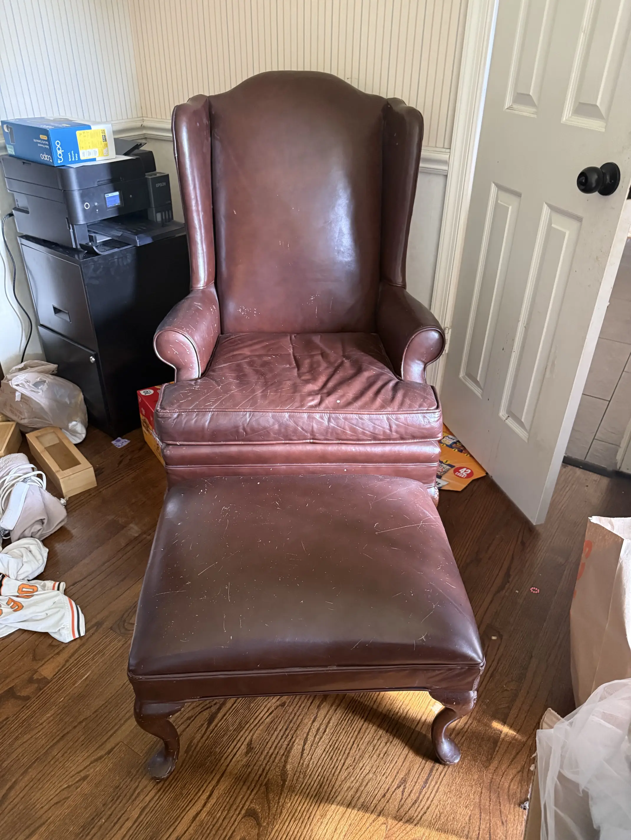 Leather Wingback Chair w/ottoman