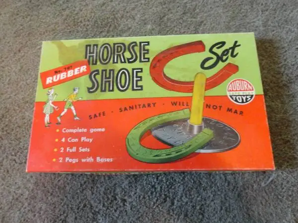 VINTAGE 1960s AUBURN RUBBER HORSE SHOE SET