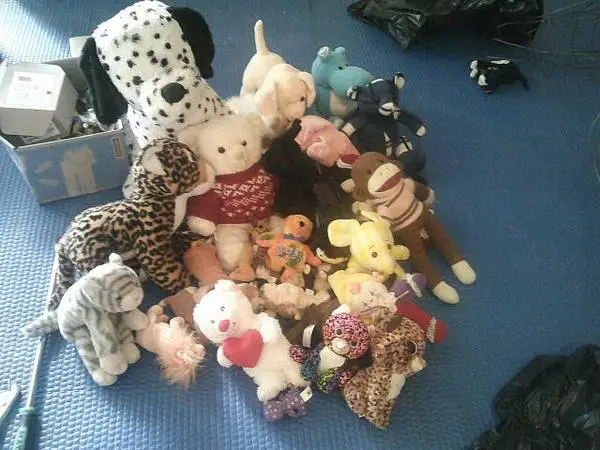 STUFF TOYS 33 ALL DIFFERENT KIND SOME COLLECTABLE REDUCED LOOK