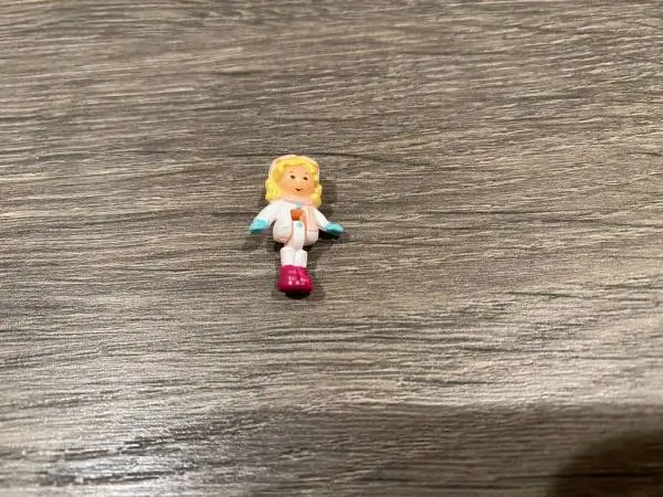 ♥ ♥ POLLY POCKET BLUEBIRD Ski Chalet Lodge Replacement Figure Doll