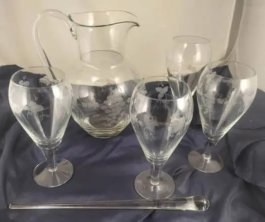 PRINCESS HOUSE HERITAGE HAND-BLOWN BEVERAGE SERVER) 4 ICE TEA