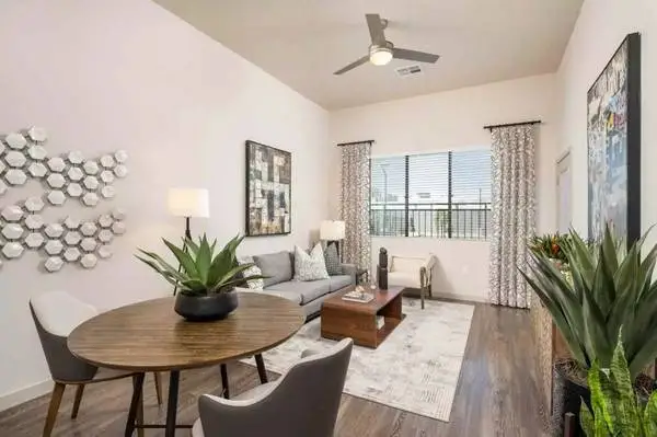 Location is key! Stellar 1 bed, 1 bath in Tempes core.