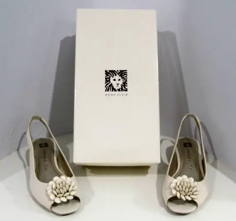 Anne Klein Aklarna Flats in Ivory Leather