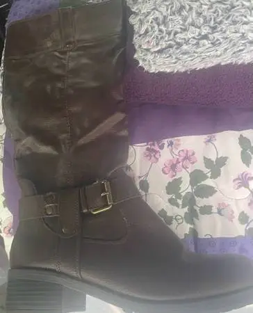 Women’s Leather Knee Boots (Size 7)